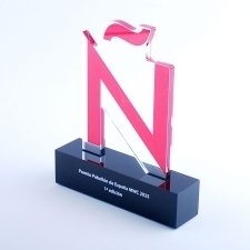 Trofeo de metacrilato Ñ