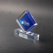 Trofeo de metacrilato premios PropTECH SOLVIA