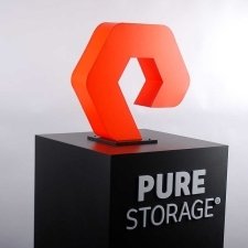 Expositor iluminado PURE STORAGE