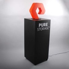 Expositor iluminado PURE STORAGE